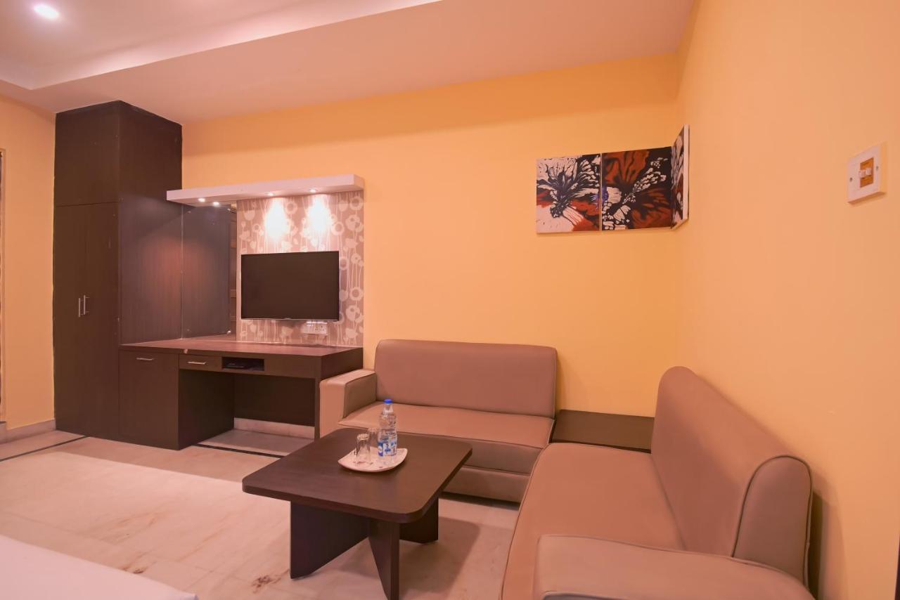 Hotel Jingle Inn โกลกาตา ภายนอก รูปภาพ